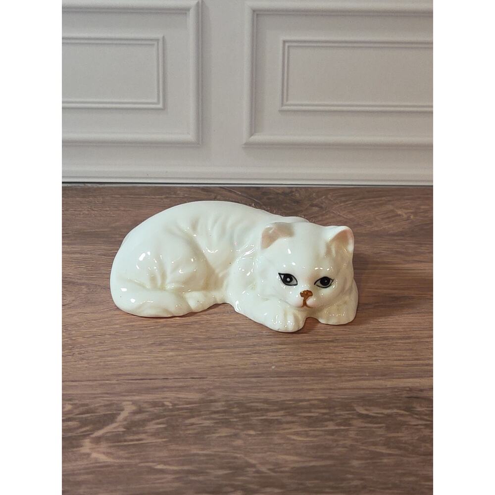 Beautiful Small Bone China White Persian Cat w/Blue Eyes Cat Figurine